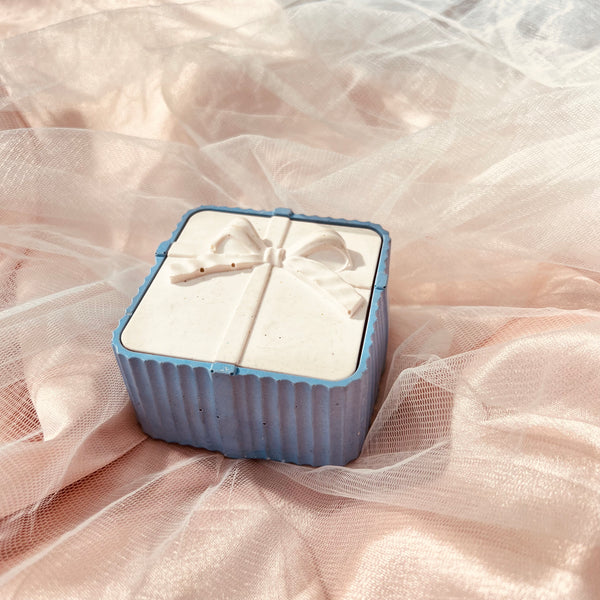 ReStory Eco-resin square with a bow trinket box and organiser - white lid, blue box