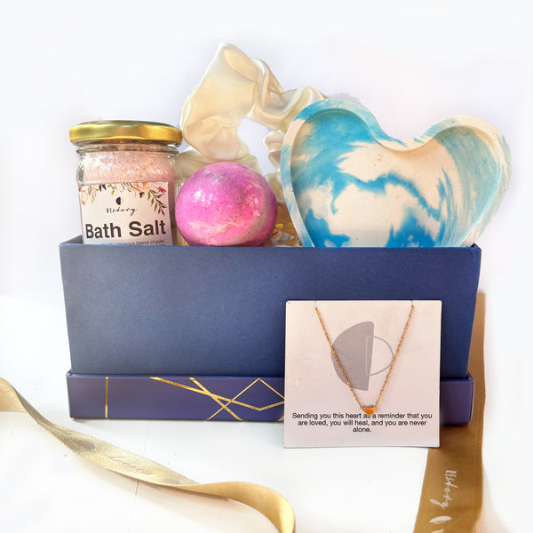 ReStory Gift box - Cuddle, Treat & Love